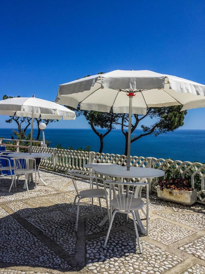 Bed and Breakfast Sea View Sirolo Di Amedeo Экстерьер фото